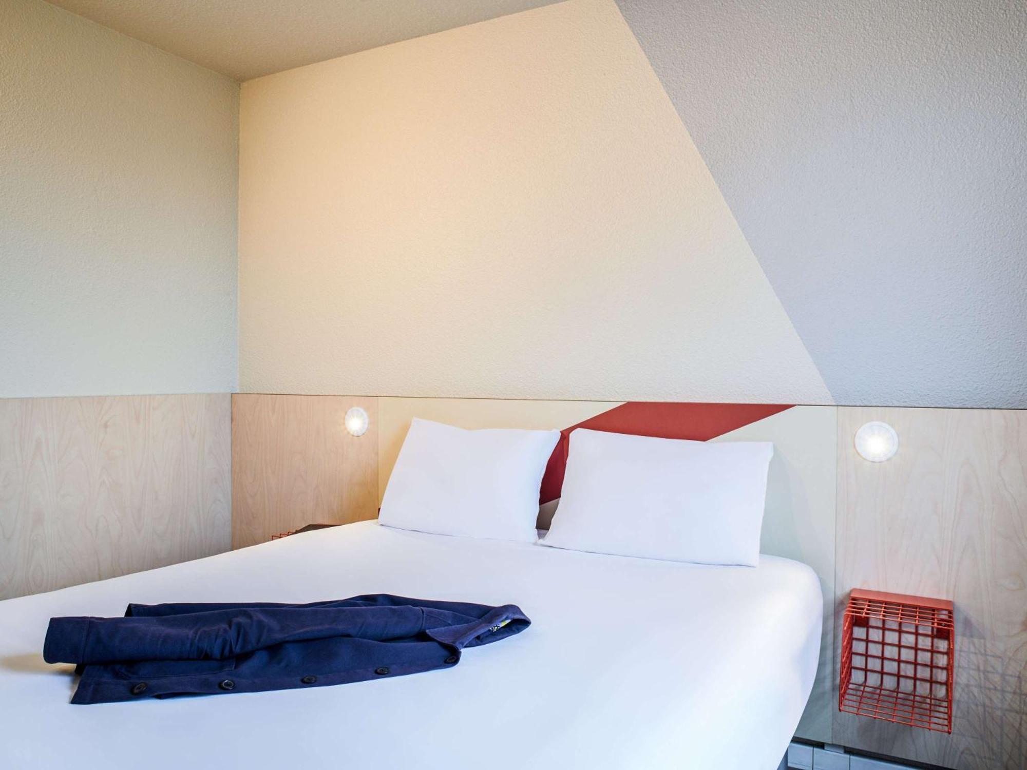 Hotel Ibis Budget Nantes Ouest Atlantis Coueron Экстерьер фото