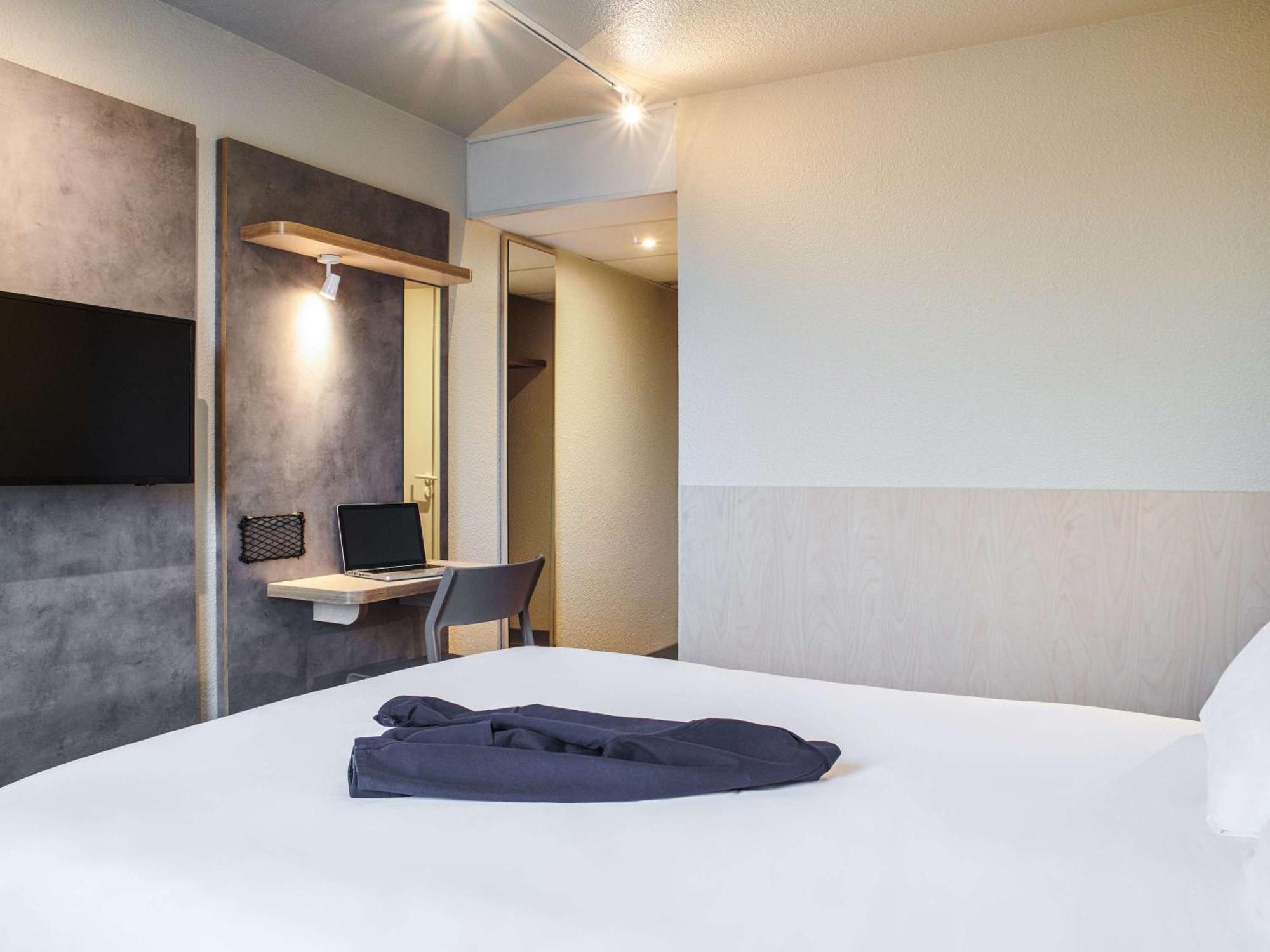 Hotel Ibis Budget Nantes Ouest Atlantis Coueron Экстерьер фото
