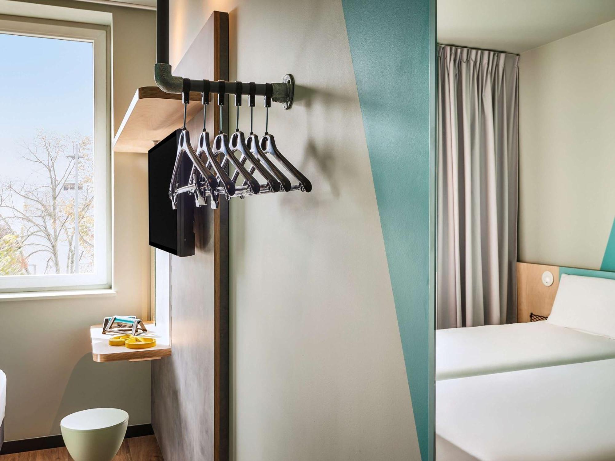 Hotel Ibis Budget Nantes Ouest Atlantis Coueron Экстерьер фото