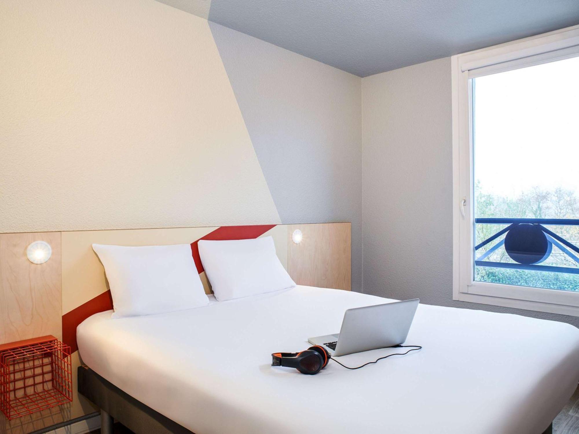 Hotel Ibis Budget Nantes Ouest Atlantis Coueron Экстерьер фото