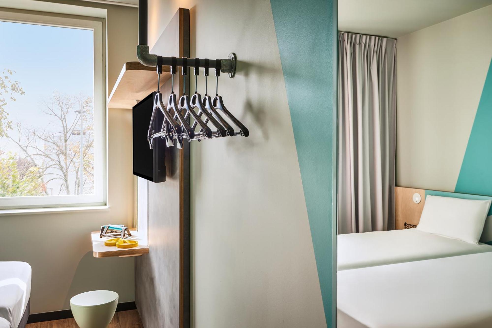 Hotel Ibis Budget Nantes Ouest Atlantis Coueron Экстерьер фото
