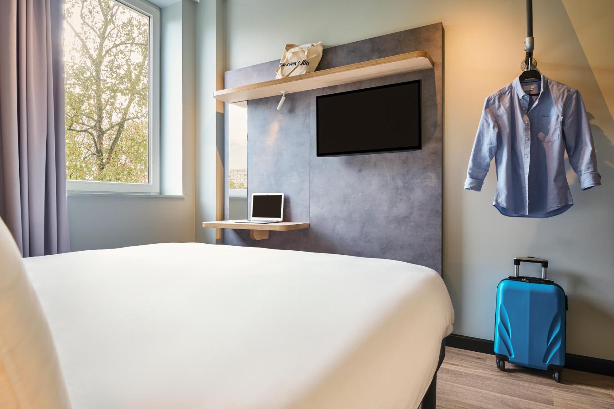 Hotel Ibis Budget Nantes Ouest Atlantis Coueron Экстерьер фото