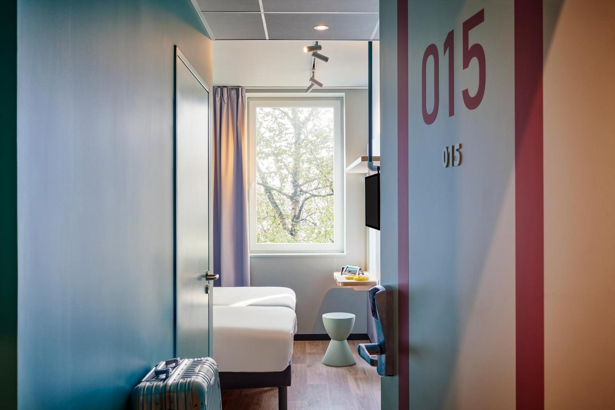Hotel Ibis Budget Nantes Ouest Atlantis Coueron Экстерьер фото