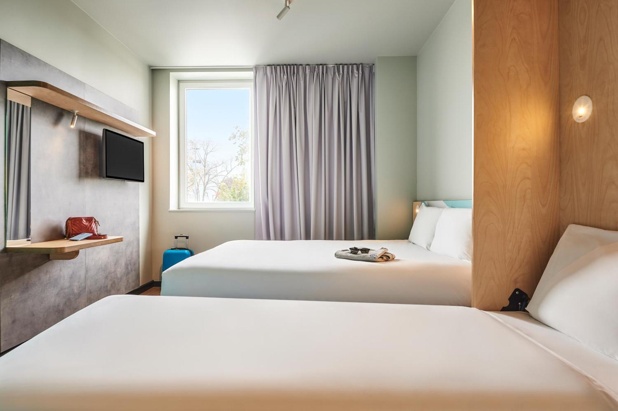 Hotel Ibis Budget Nantes Ouest Atlantis Coueron Экстерьер фото