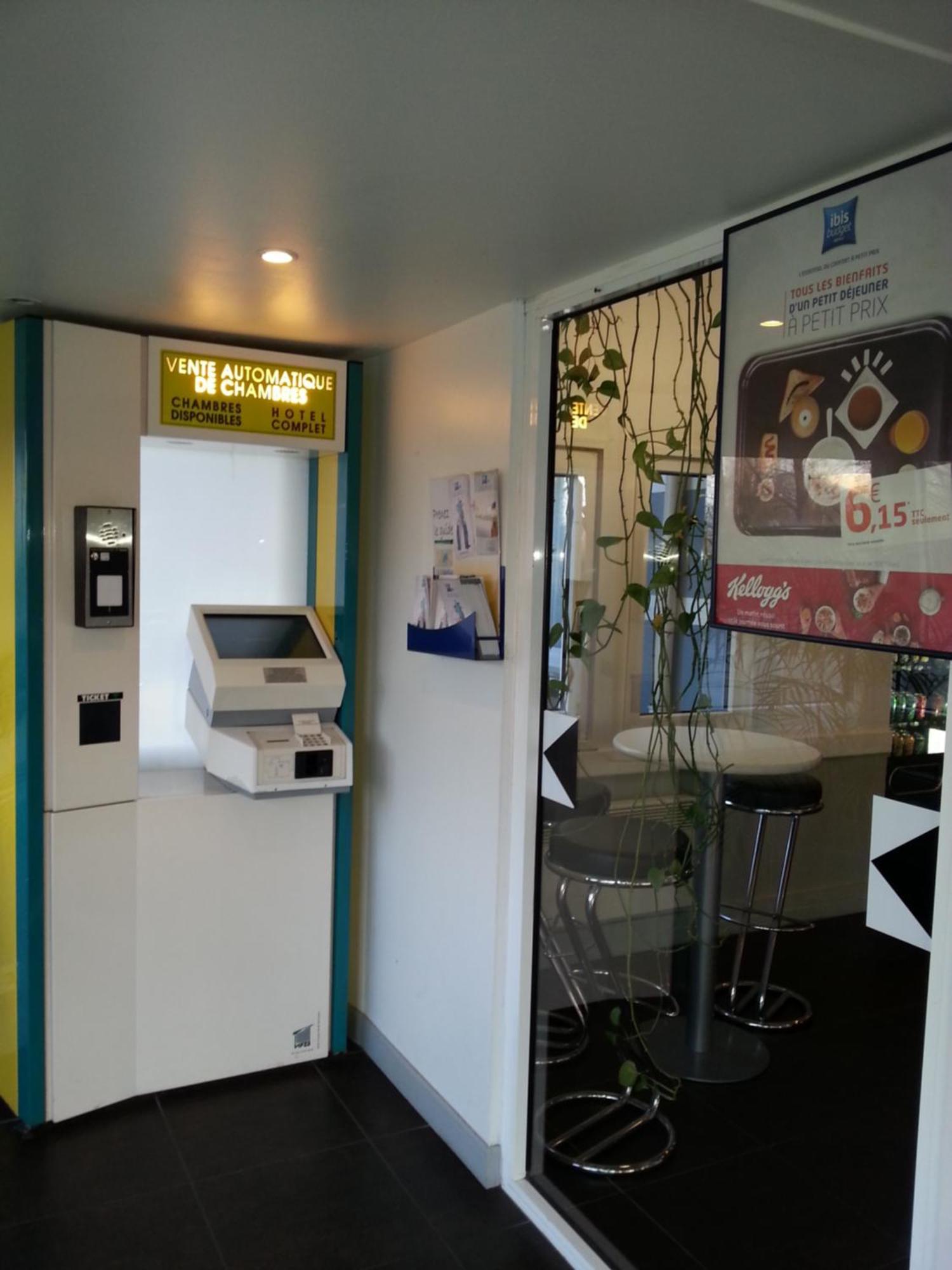 Hotel Ibis Budget Nantes Ouest Atlantis Coueron Экстерьер фото