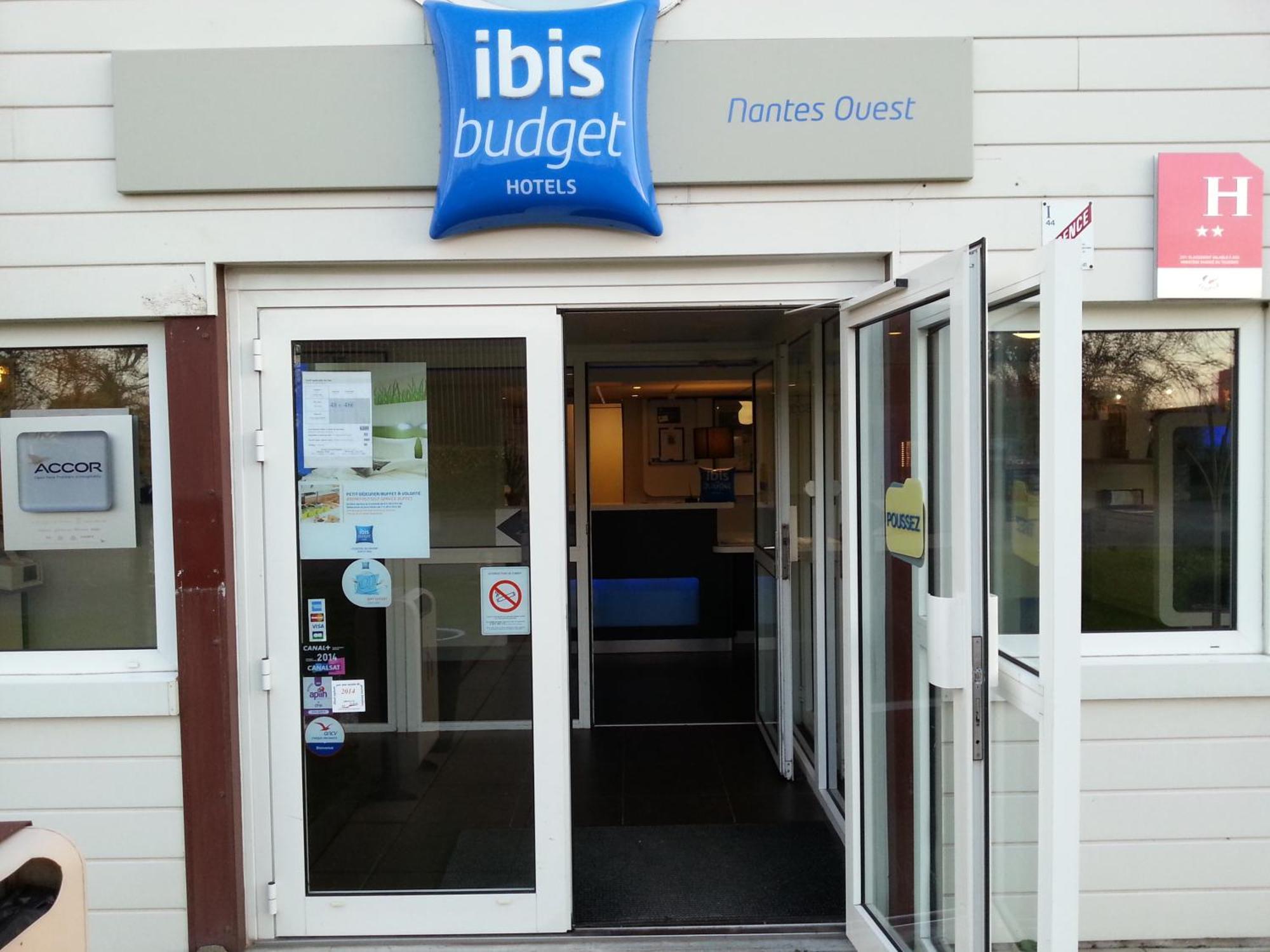 Hotel Ibis Budget Nantes Ouest Atlantis Coueron Экстерьер фото