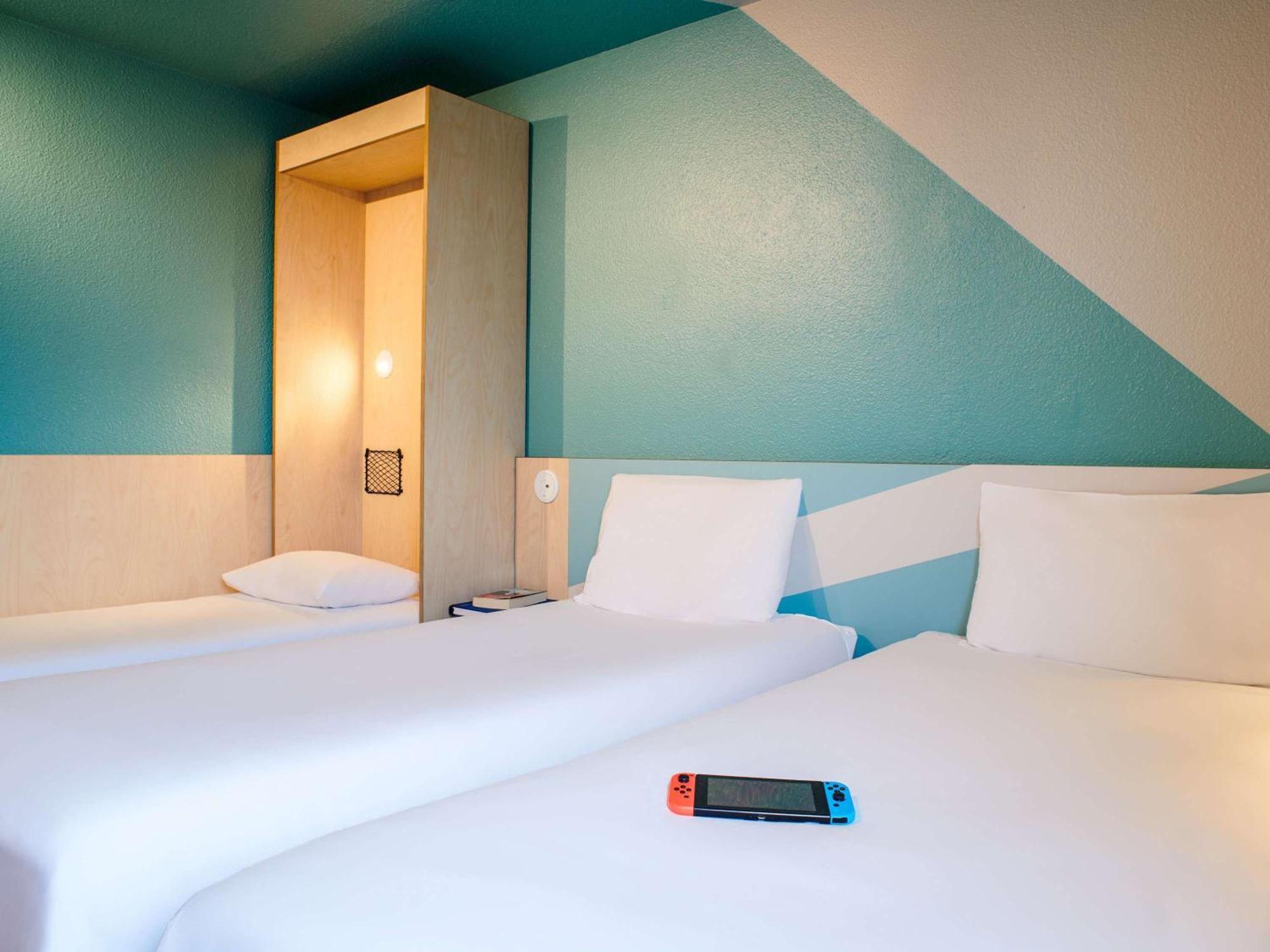 Hotel Ibis Budget Nantes Ouest Atlantis Coueron Экстерьер фото