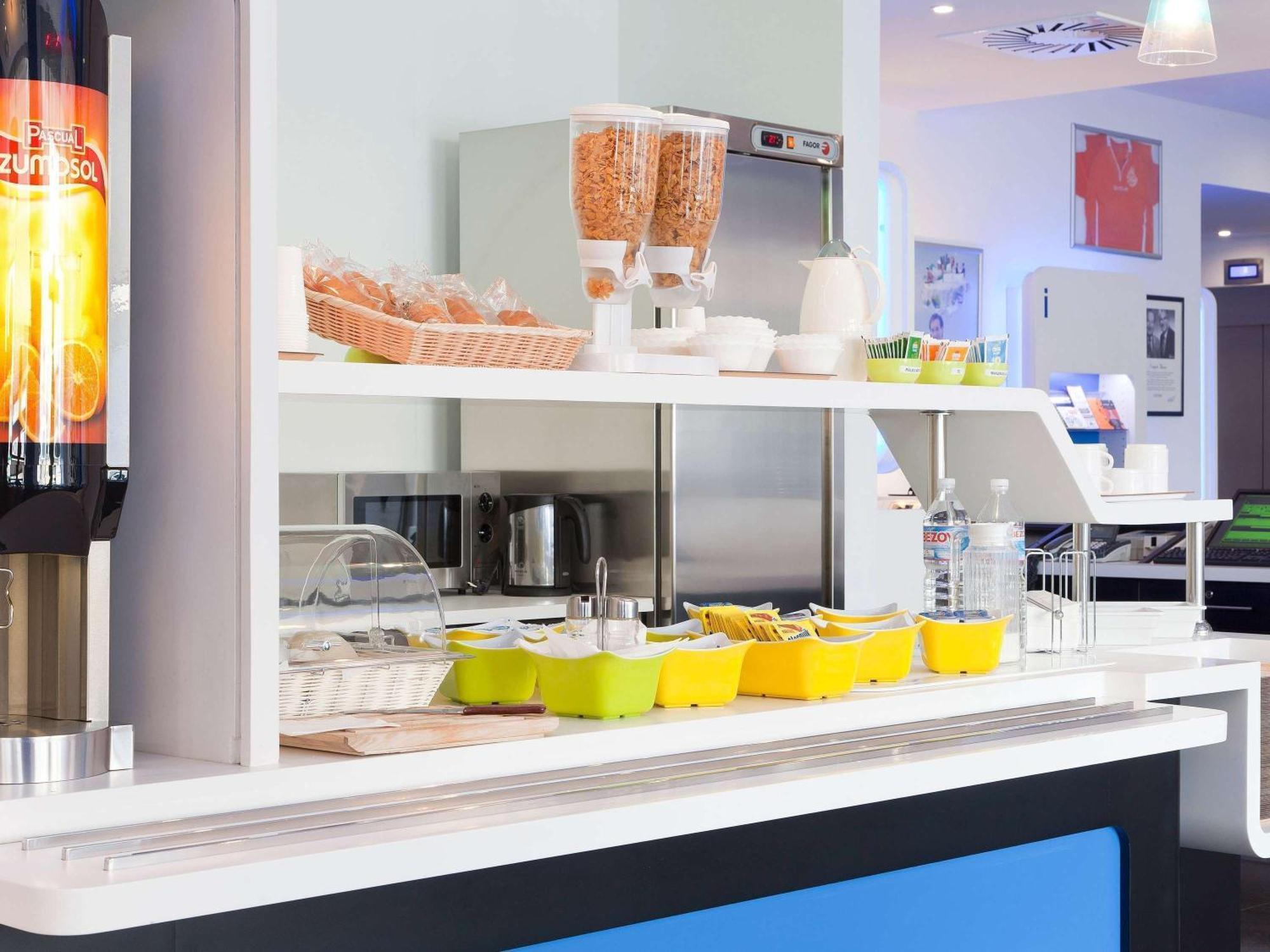 Hotel Ibis Budget Nantes Ouest Atlantis Coueron Экстерьер фото